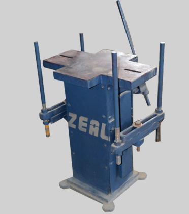 Pin Lift Moulding Machine